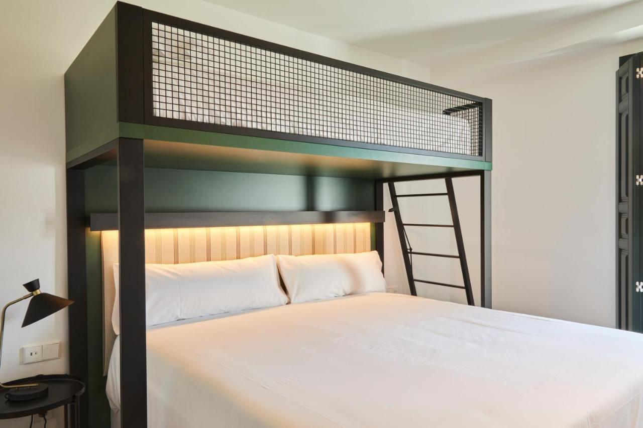 Latroupe Prado Hostel มาดริด ภายนอก รูปภาพ