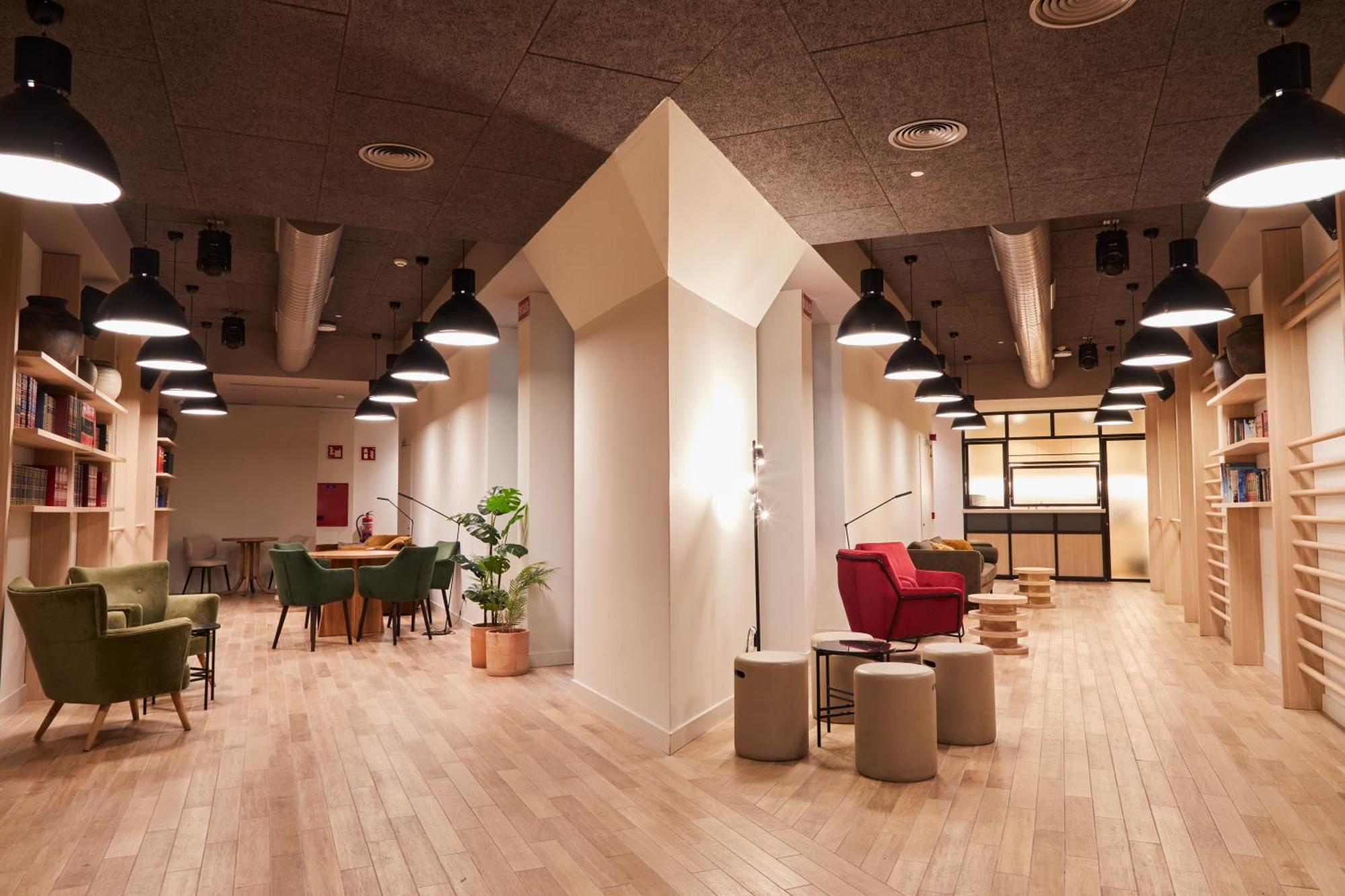 Latroupe Prado Hostel มาดริด ภายนอก รูปภาพ