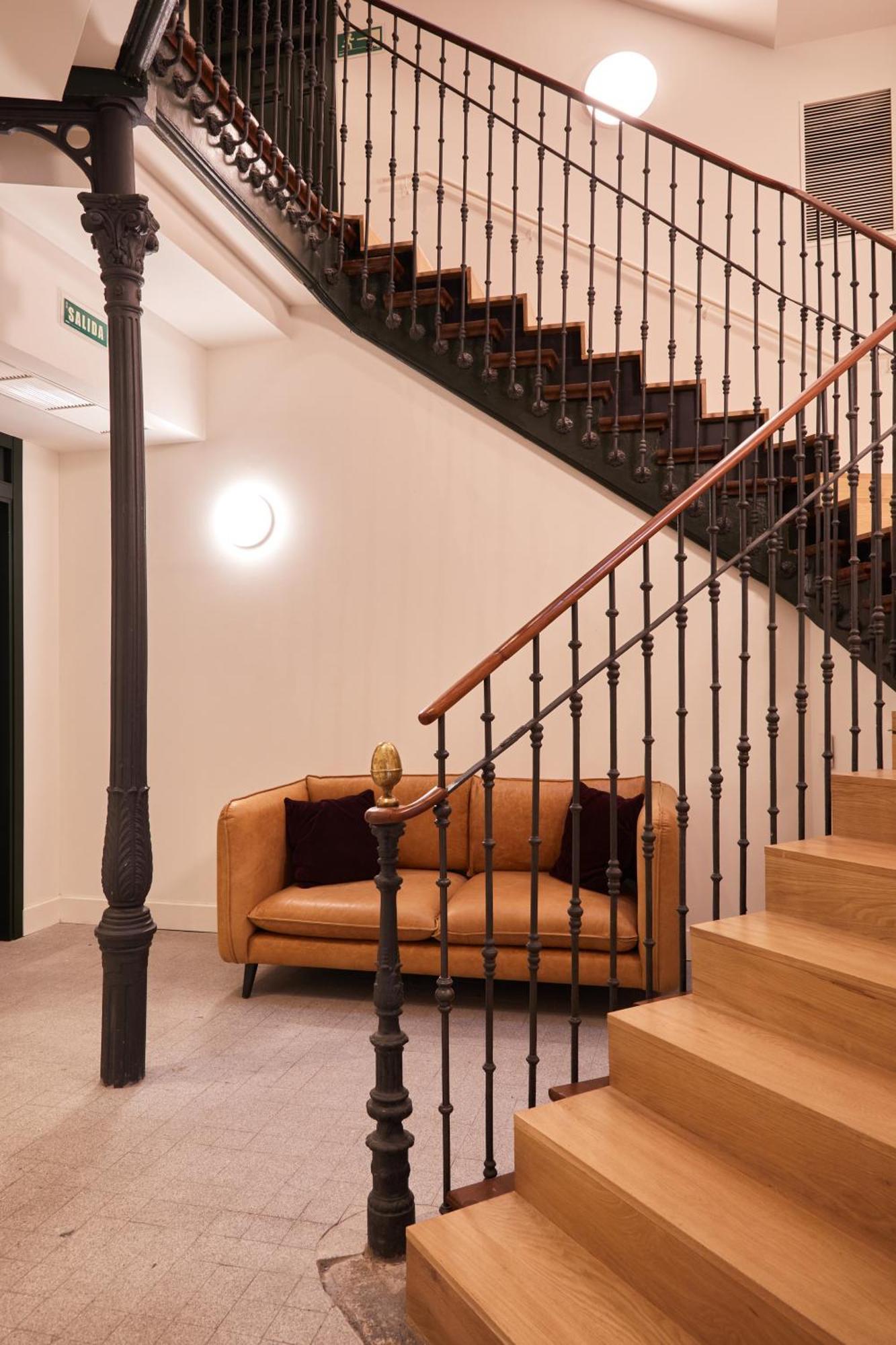 Latroupe Prado Hostel มาดริด ภายนอก รูปภาพ