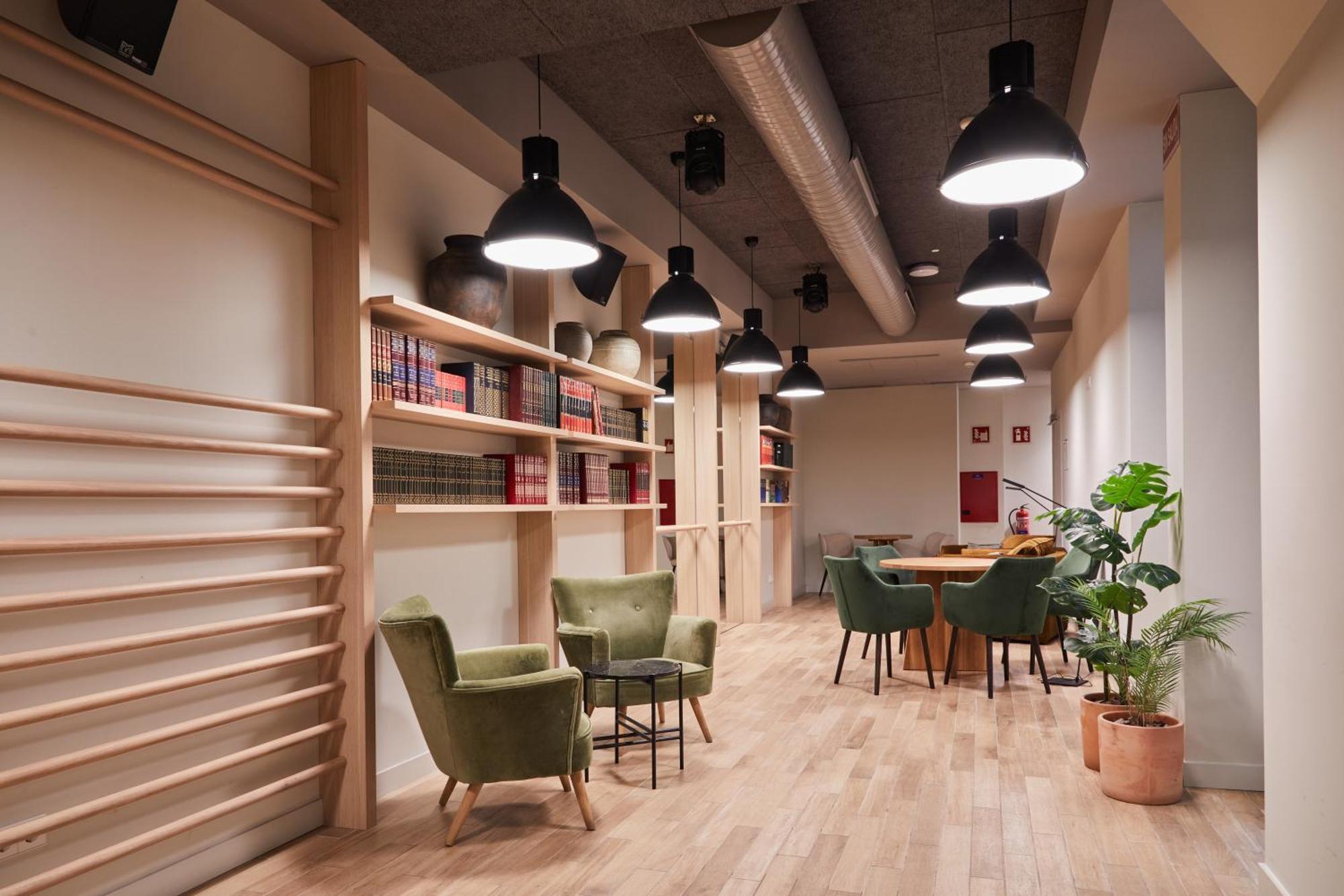 Latroupe Prado Hostel มาดริด ภายนอก รูปภาพ