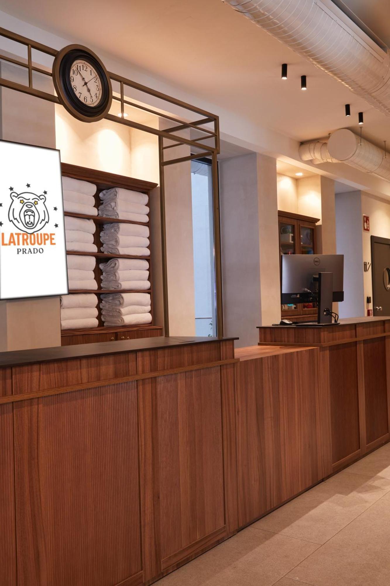 Latroupe Prado Hostel มาดริด ภายนอก รูปภาพ