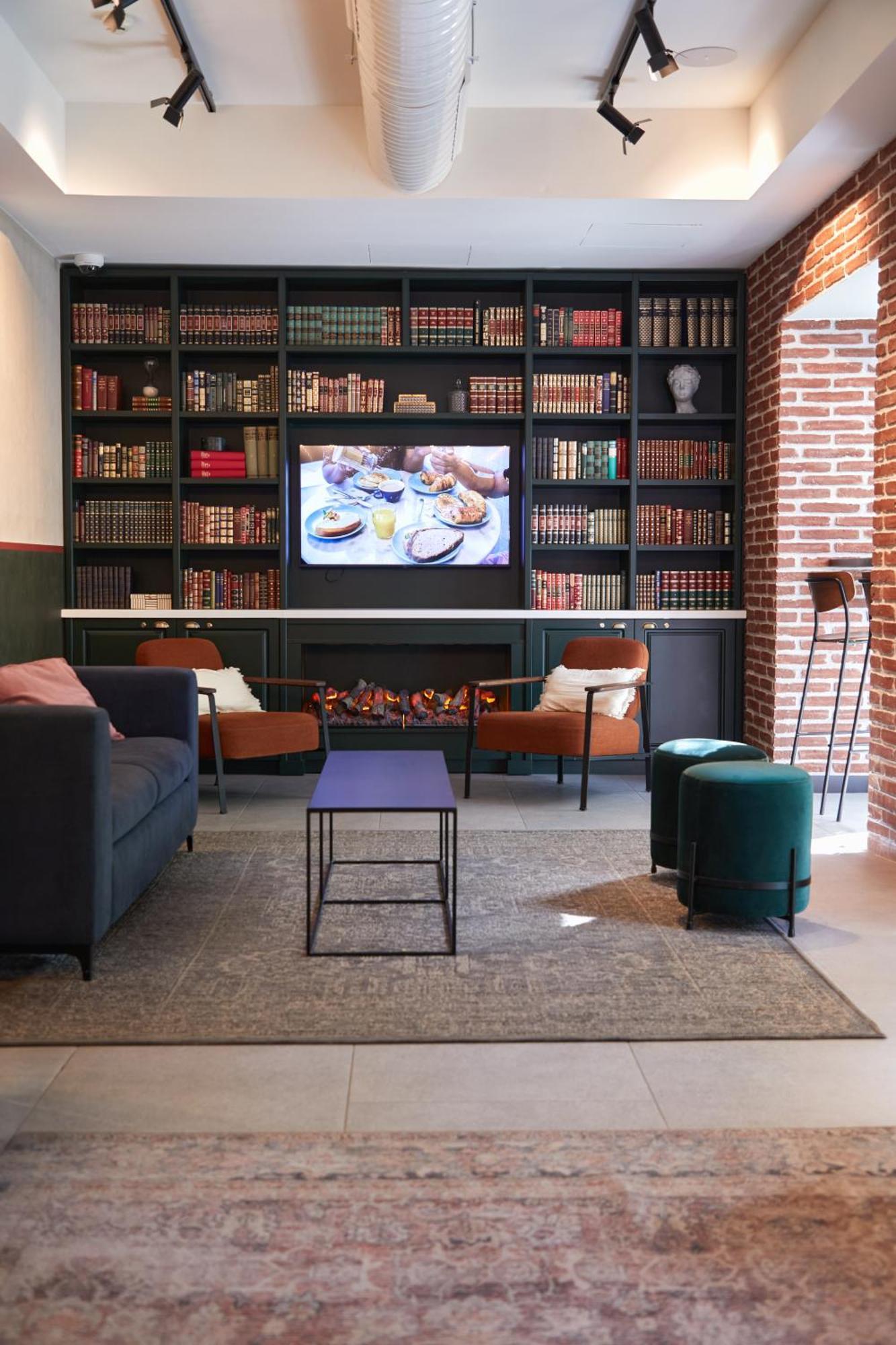 Latroupe Prado Hostel มาดริด ภายนอก รูปภาพ