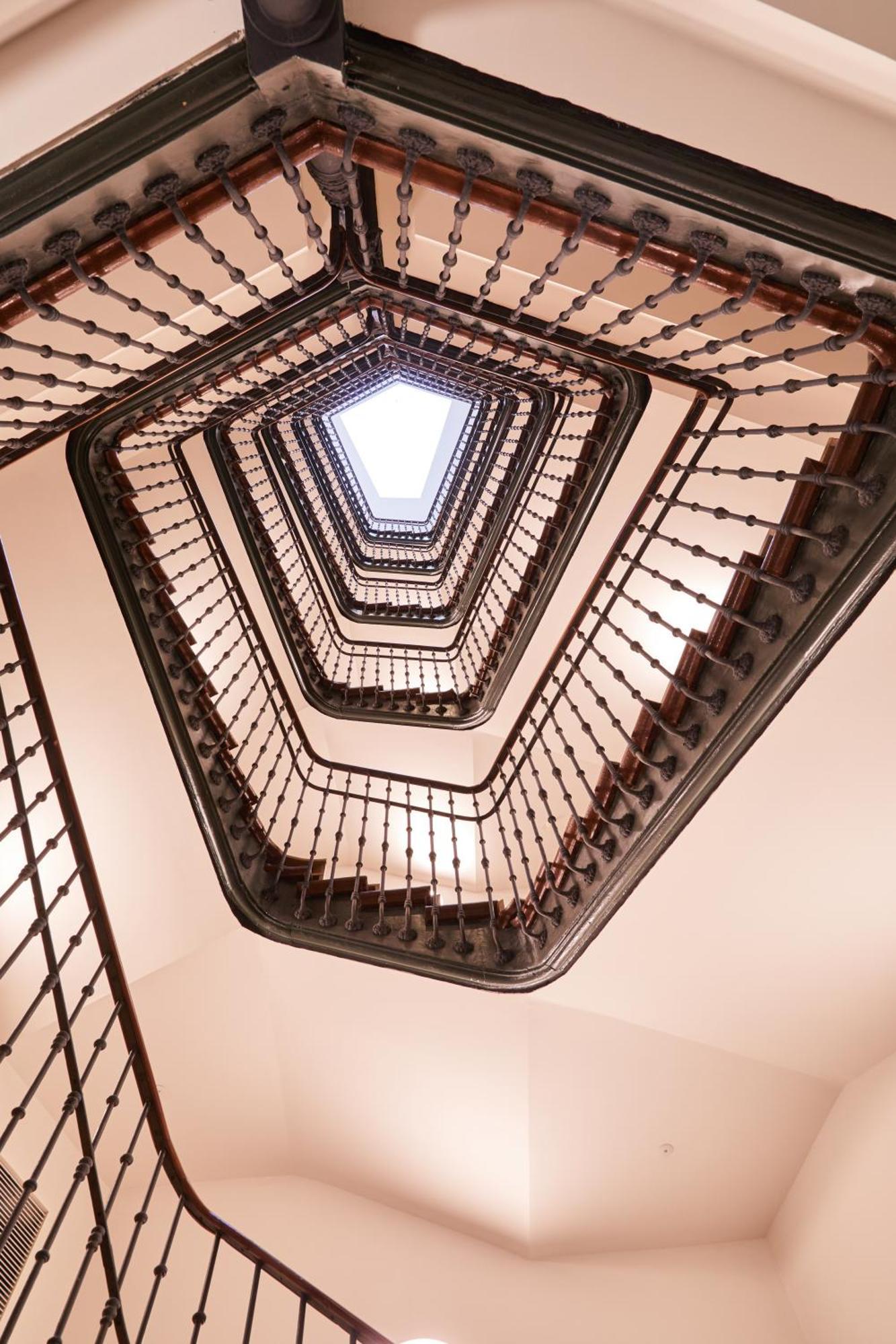 Latroupe Prado Hostel มาดริด ภายนอก รูปภาพ